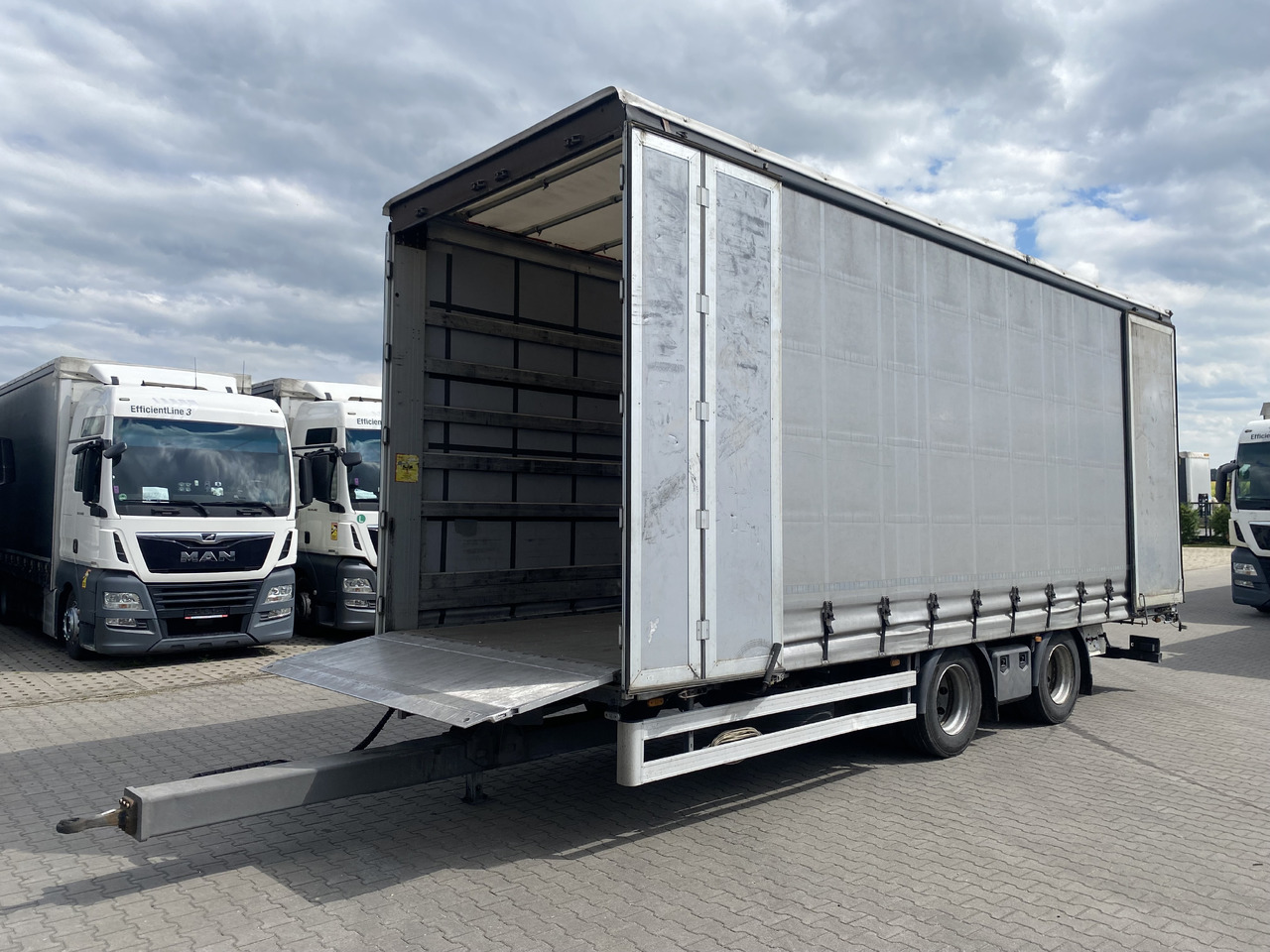 MAN TGX - Kamion s ceradom: slika MAN TGX - Kamion s ceradom MAN TGX - Kamion s ceradom: slika MAN TGX - Kamion s ceradom
