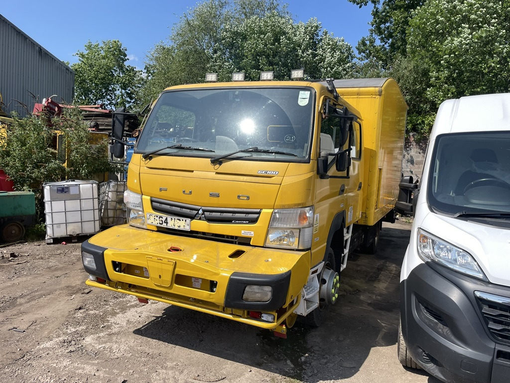 Mitsubishi Fusso - Kamion sandučar: slika Mitsubishi Fusso - Kamion sandučar Mitsubishi Fusso - Kamion sandučar: slika Mitsubishi Fusso - Kamion sandučar