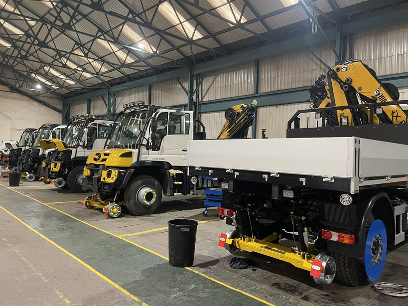 UNIMOG - Kamion s kranom: slika UNIMOG - Kamion s kranom UNIMOG - Kamion s kranom: slika UNIMOG - Kamion s kranom