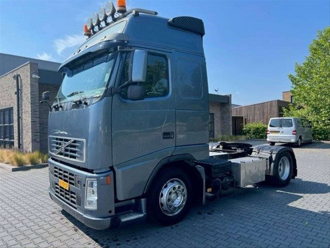 Volvo FH 12.380 FH12.380 - Tegljač: slika Volvo FH 12.380 FH12.380 - Tegljač Volvo FH 12.380 FH12.380 - Tegljač: slika Volvo FH 12.380 FH12.380 - Tegljač