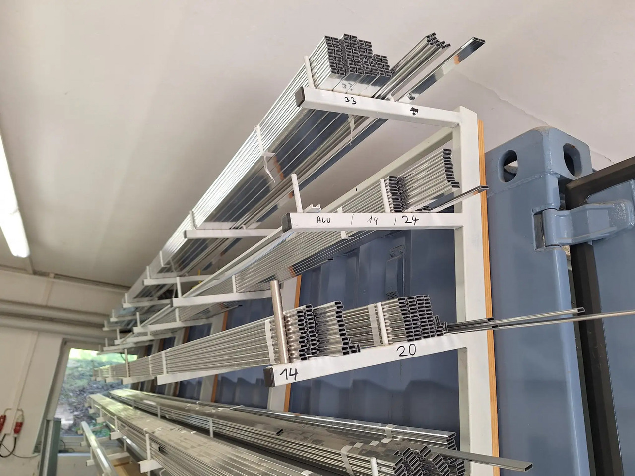 1 Posten PVC-Schienen - Alat/ Oprema: slika 1 Posten PVC-Schienen - Alat/ Oprema 1 Posten PVC-Schienen - Alat/ Oprema: slika 1 Posten PVC-Schienen - Alat/ Oprema