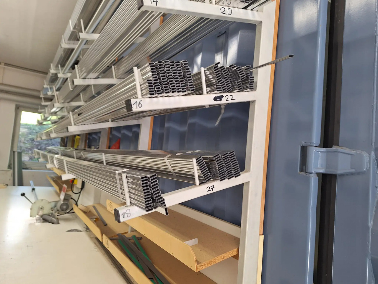 1 Posten PVC-Schienen - Alat/ Oprema: slika 1 Posten PVC-Schienen - Alat/ Oprema 1 Posten PVC-Schienen - Alat/ Oprema: slika 1 Posten PVC-Schienen - Alat/ Oprema