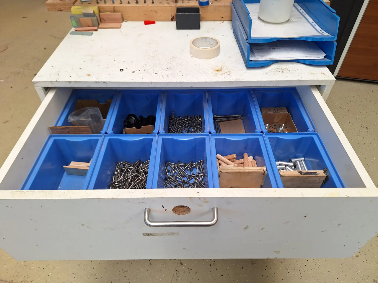 1 Stk. Arbeitsplatz - Oprema za radionice: slika 1 Stk. Arbeitsplatz - Oprema za radionice 1 Stk. Arbeitsplatz - Oprema za radionice: slika 1 Stk. Arbeitsplatz - Oprema za radionice