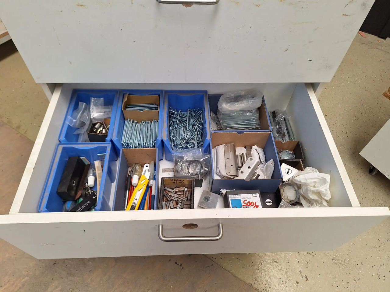 1 Stk. Arbeitsplatz - Oprema za radionice: slika 1 Stk. Arbeitsplatz - Oprema za radionice 1 Stk. Arbeitsplatz - Oprema za radionice: slika 1 Stk. Arbeitsplatz - Oprema za radionice