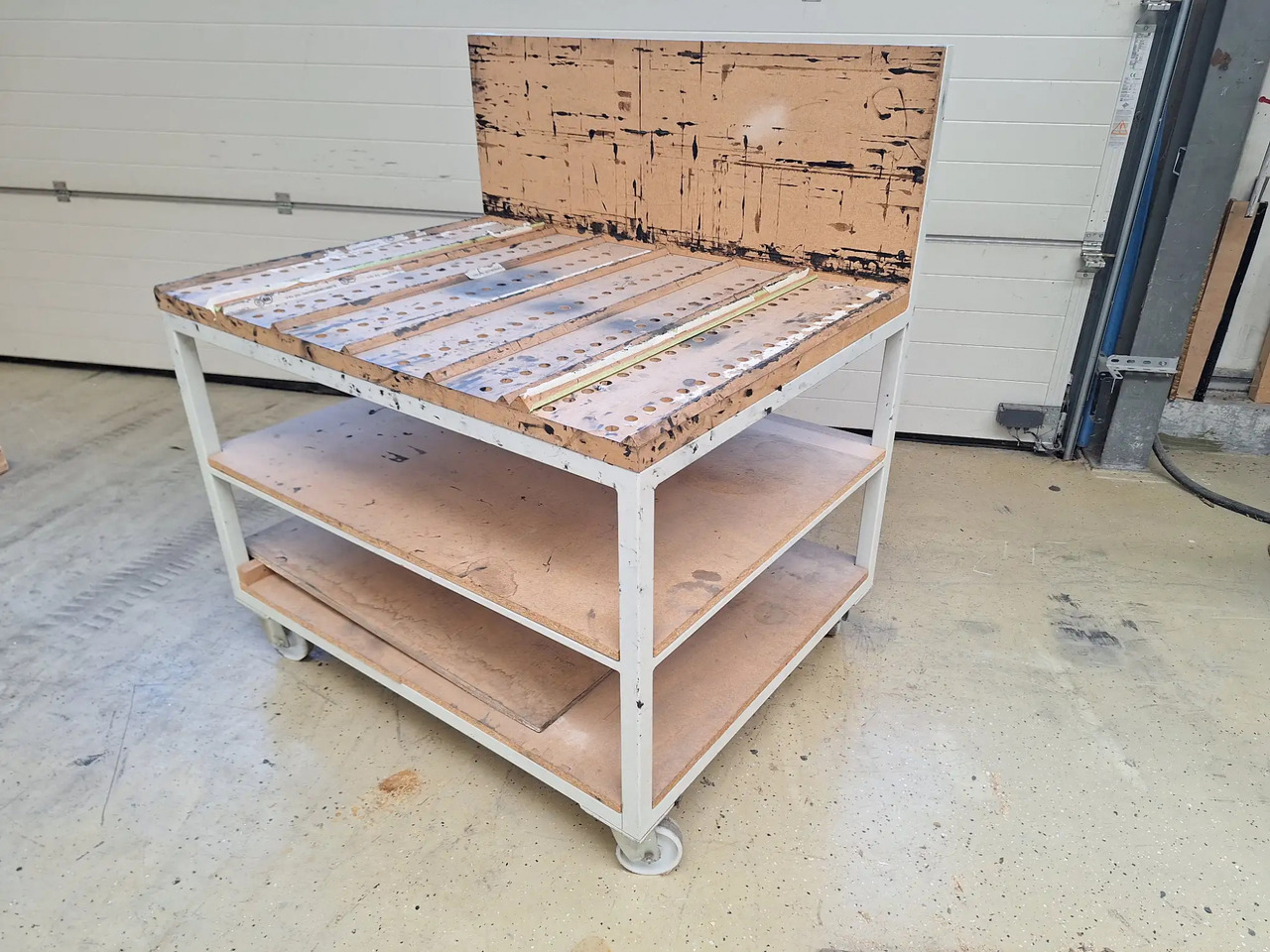 1 Stk. Arbeitstisch - Alat/ Oprema: slika 1 Stk. Arbeitstisch - Alat/ Oprema 1 Stk. Arbeitstisch - Alat/ Oprema: slika 1 Stk. Arbeitstisch - Alat/ Oprema