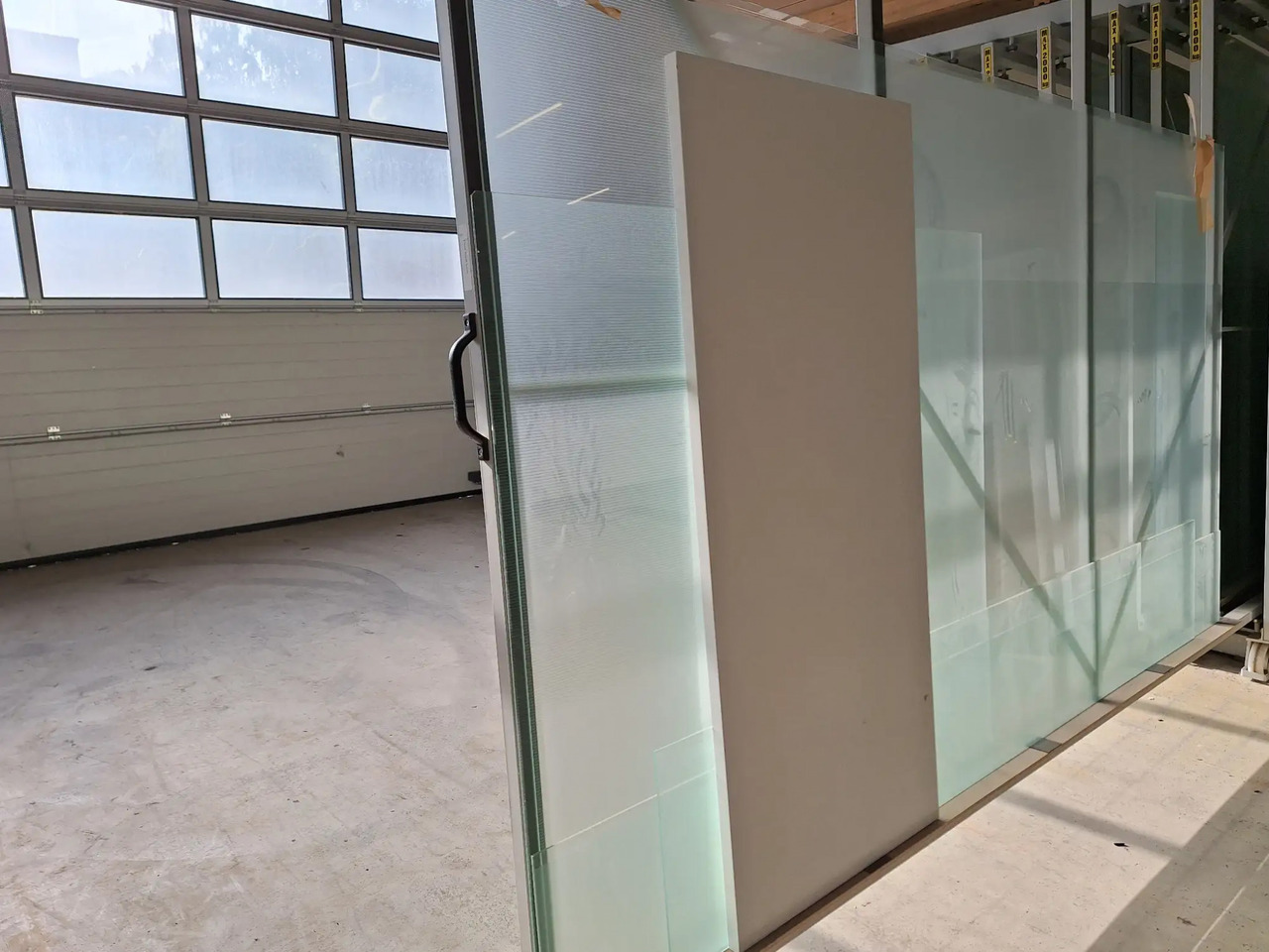 1 Stk. Glas - Alat/ Oprema: slika 1 Stk. Glas - Alat/ Oprema 1 Stk. Glas - Alat/ Oprema: slika 1 Stk. Glas - Alat/ Oprema