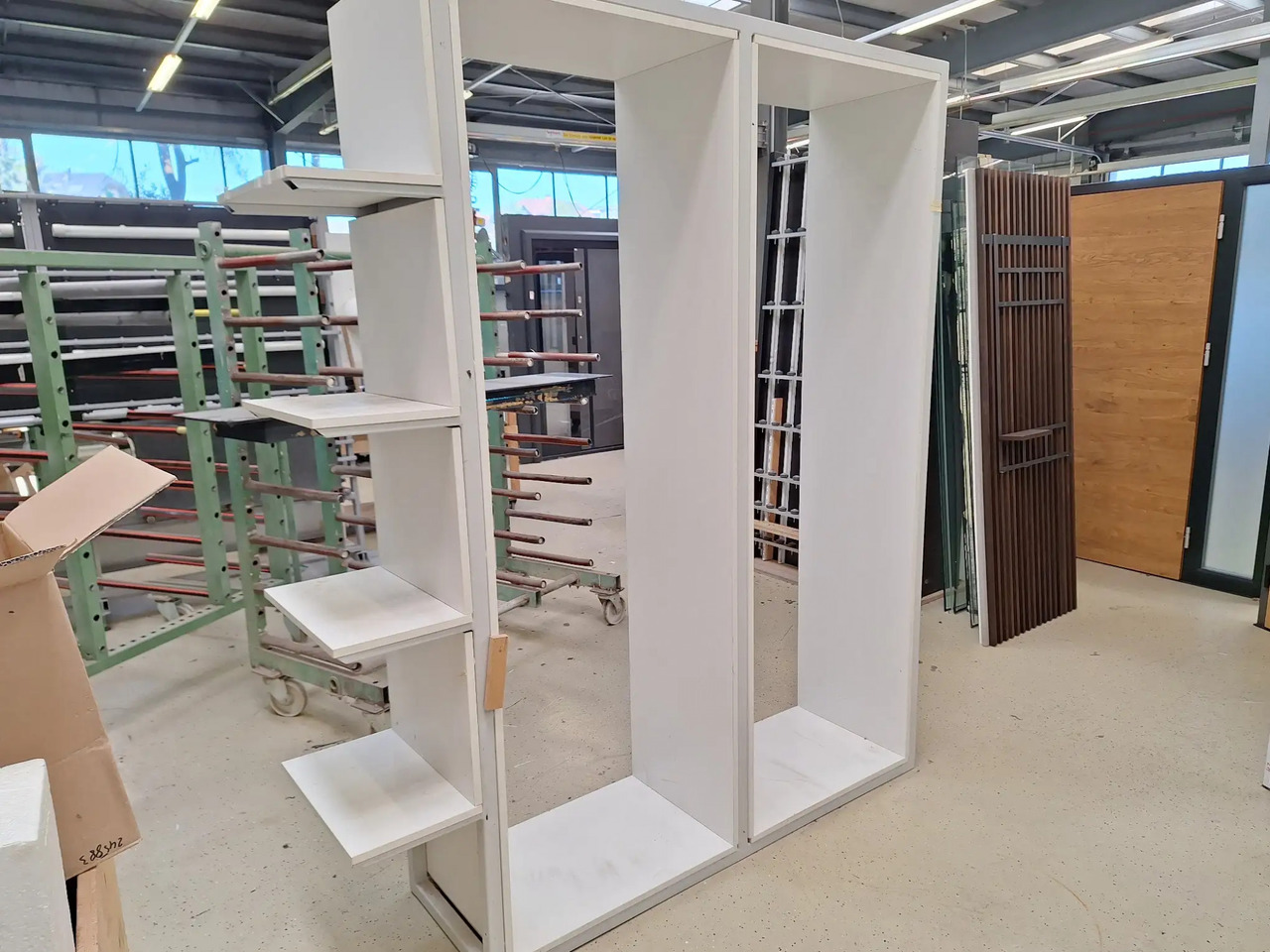 1 Stk. Regal - Alat/ Oprema: slika 1 Stk. Regal - Alat/ Oprema 1 Stk. Regal - Alat/ Oprema: slika 1 Stk. Regal - Alat/ Oprema