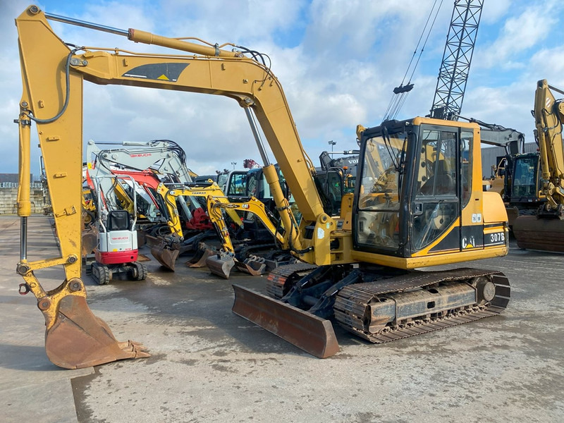 Caterpillar 307B NVT - Mini bager: slika Caterpillar 307B NVT - Mini bager Caterpillar 307B NVT - Mini bager: slika Caterpillar 307B NVT - Mini bager
