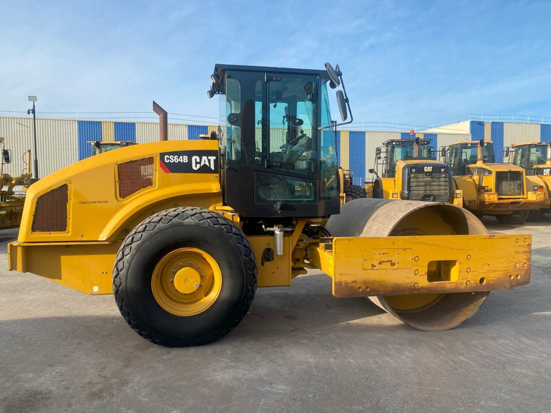 Caterpillar CS64B NVT - Valjak: slika Caterpillar CS64B NVT - Valjak Caterpillar CS64B NVT - Valjak: slika Caterpillar CS64B NVT - Valjak
