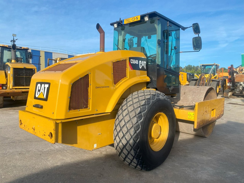 Caterpillar CS64B NVT - Valjak: slika Caterpillar CS64B NVT - Valjak Caterpillar CS64B NVT - Valjak: slika Caterpillar CS64B NVT - Valjak