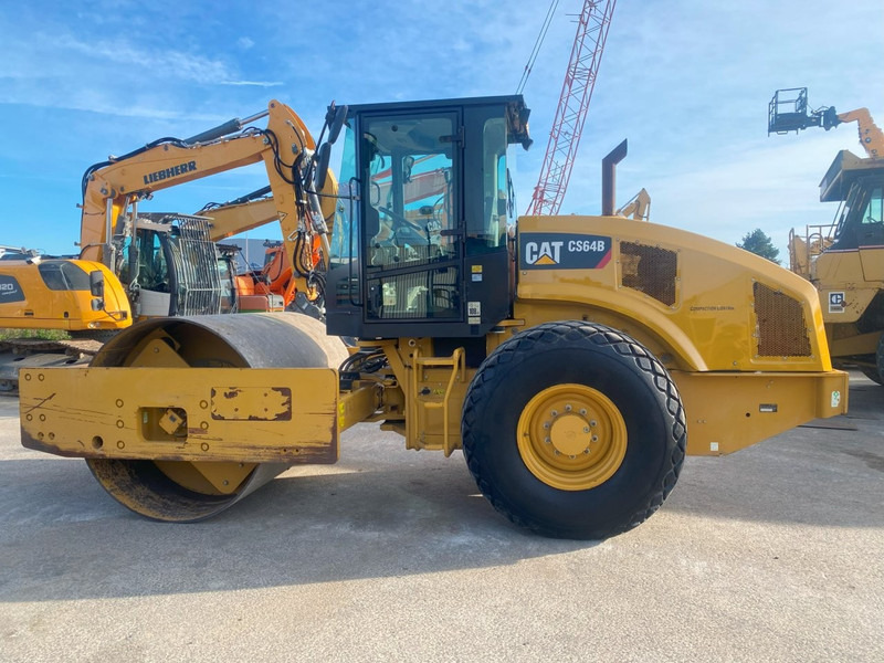 Caterpillar CS64B NVT - Valjak: slika Caterpillar CS64B NVT - Valjak Caterpillar CS64B NVT - Valjak: slika Caterpillar CS64B NVT - Valjak