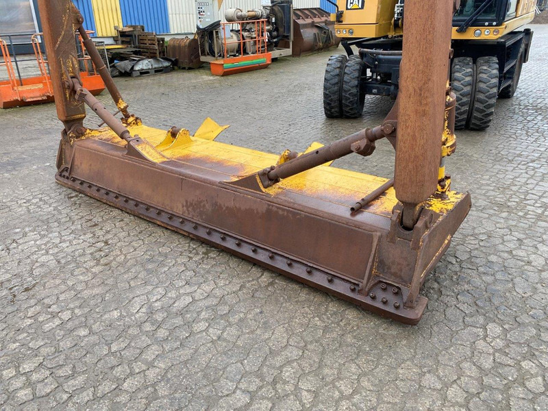 Caterpillar D65 PX - Nož: slika Caterpillar D65 PX - Nož Caterpillar D65 PX - Nož: slika Caterpillar D65 PX - Nož
