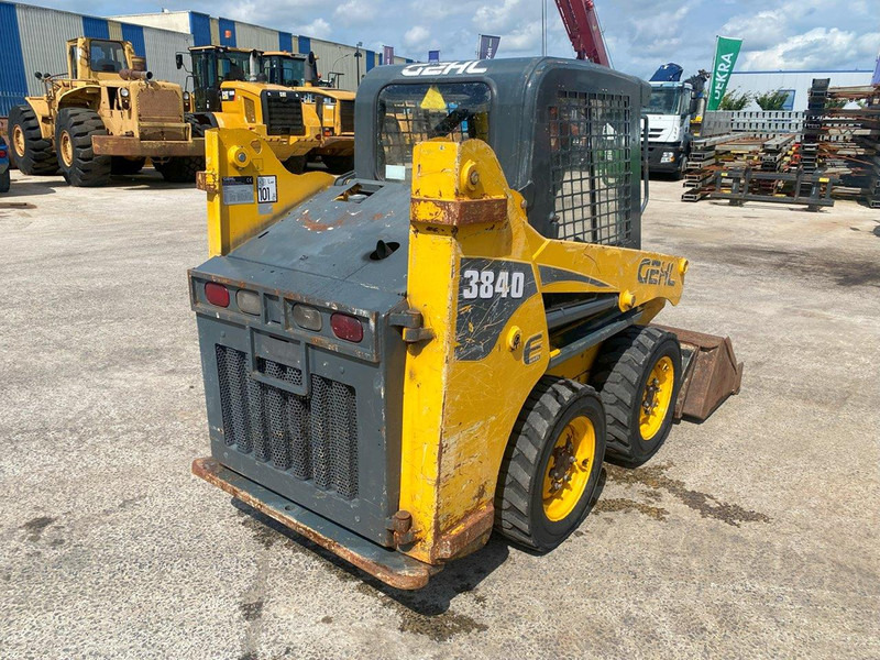 Gehl SL3840 NVT - Mini utovarivač: slika Gehl SL3840 NVT - Mini utovarivač Gehl SL3840 NVT - Mini utovarivač: slika Gehl SL3840 NVT - Mini utovarivač