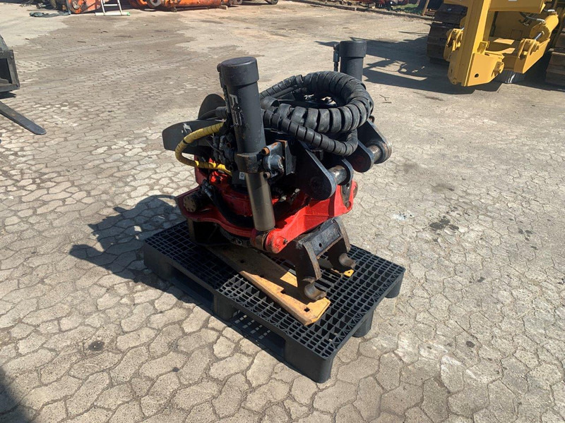 INDEXATOR R8 - Tiltrotator: slika INDEXATOR R8 - Tiltrotator INDEXATOR R8 - Tiltrotator: slika INDEXATOR R8 - Tiltrotator