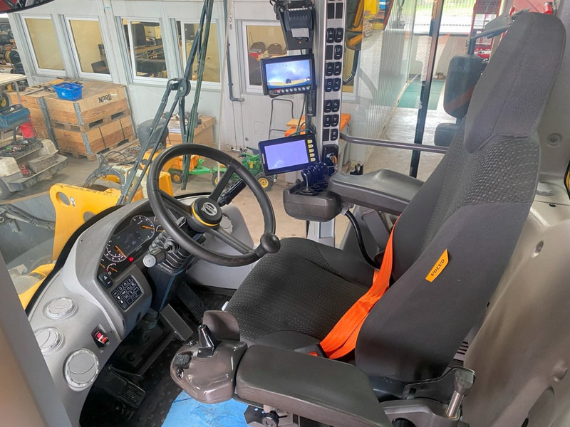 Volvo L120H NVT - Utovarivač na kotačima: slika Volvo L120H NVT - Utovarivač na kotačima Volvo L120H NVT - Utovarivač na kotačima: slika Volvo L120H NVT - Utovarivač na kotačima