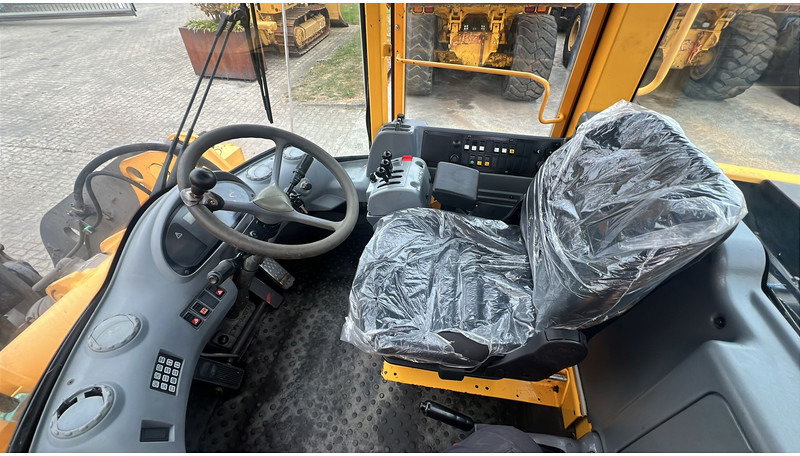 Volvo L70 D NVT - Utovarivač na kotačima: slika Volvo L70 D NVT - Utovarivač na kotačima Volvo L70 D NVT - Utovarivač na kotačima: slika Volvo L70 D NVT - Utovarivač na kotačima