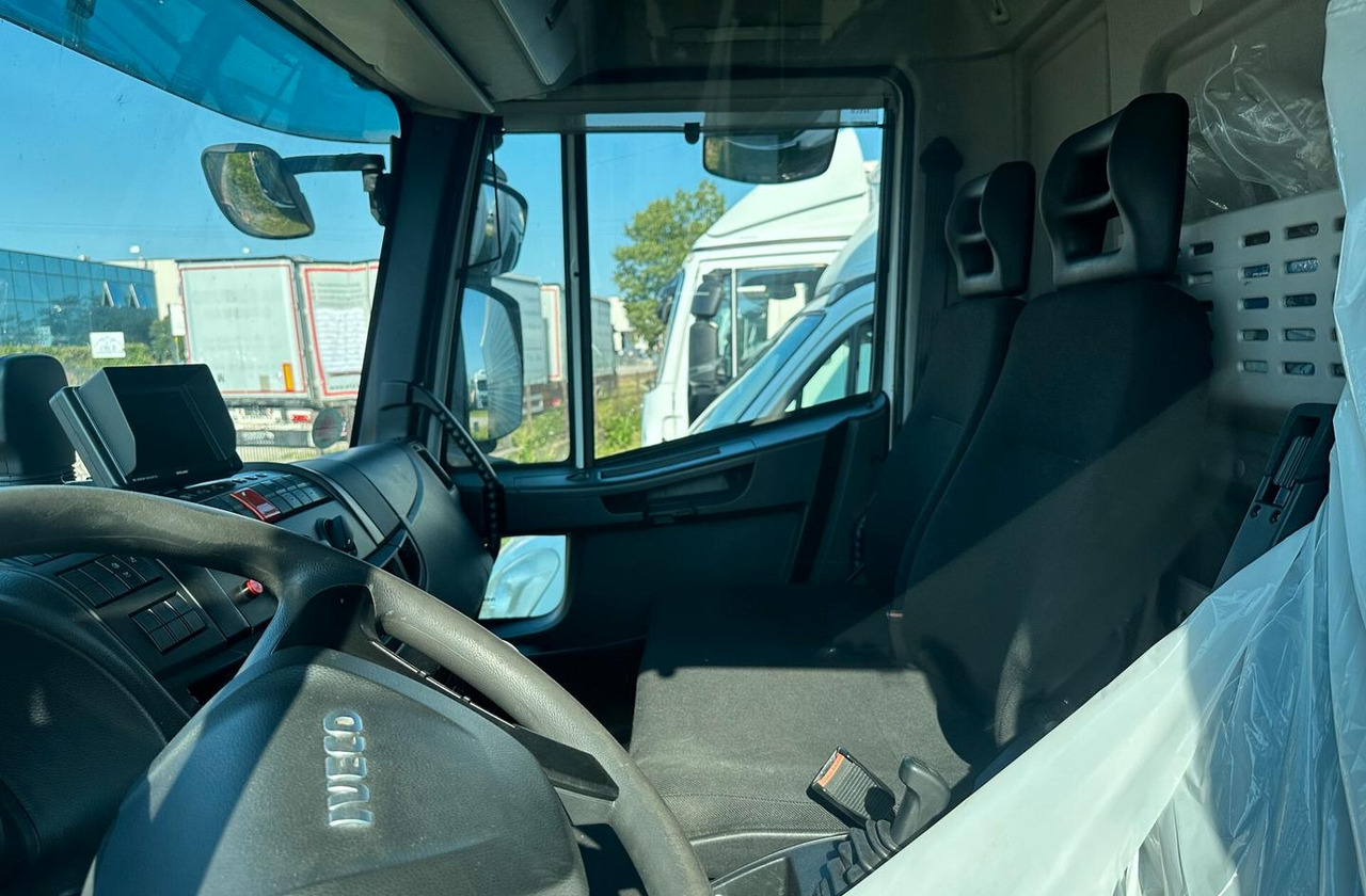 Iveco - Kamion hladnjača: slika Iveco - Kamion hladnjača Iveco - Kamion hladnjača: slika Iveco - Kamion hladnjača