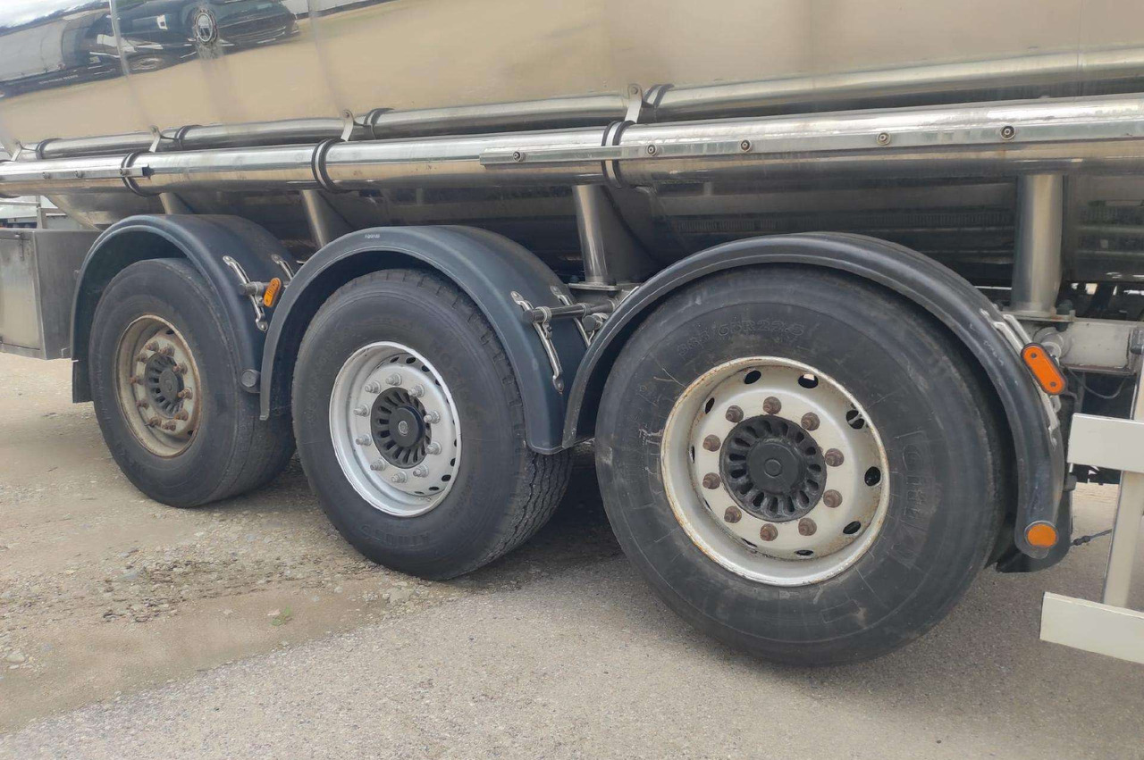 Farcinox - Poluprikolica cisterna: slika Farcinox - Poluprikolica cisterna Farcinox - Poluprikolica cisterna: slika Farcinox - Poluprikolica cisterna