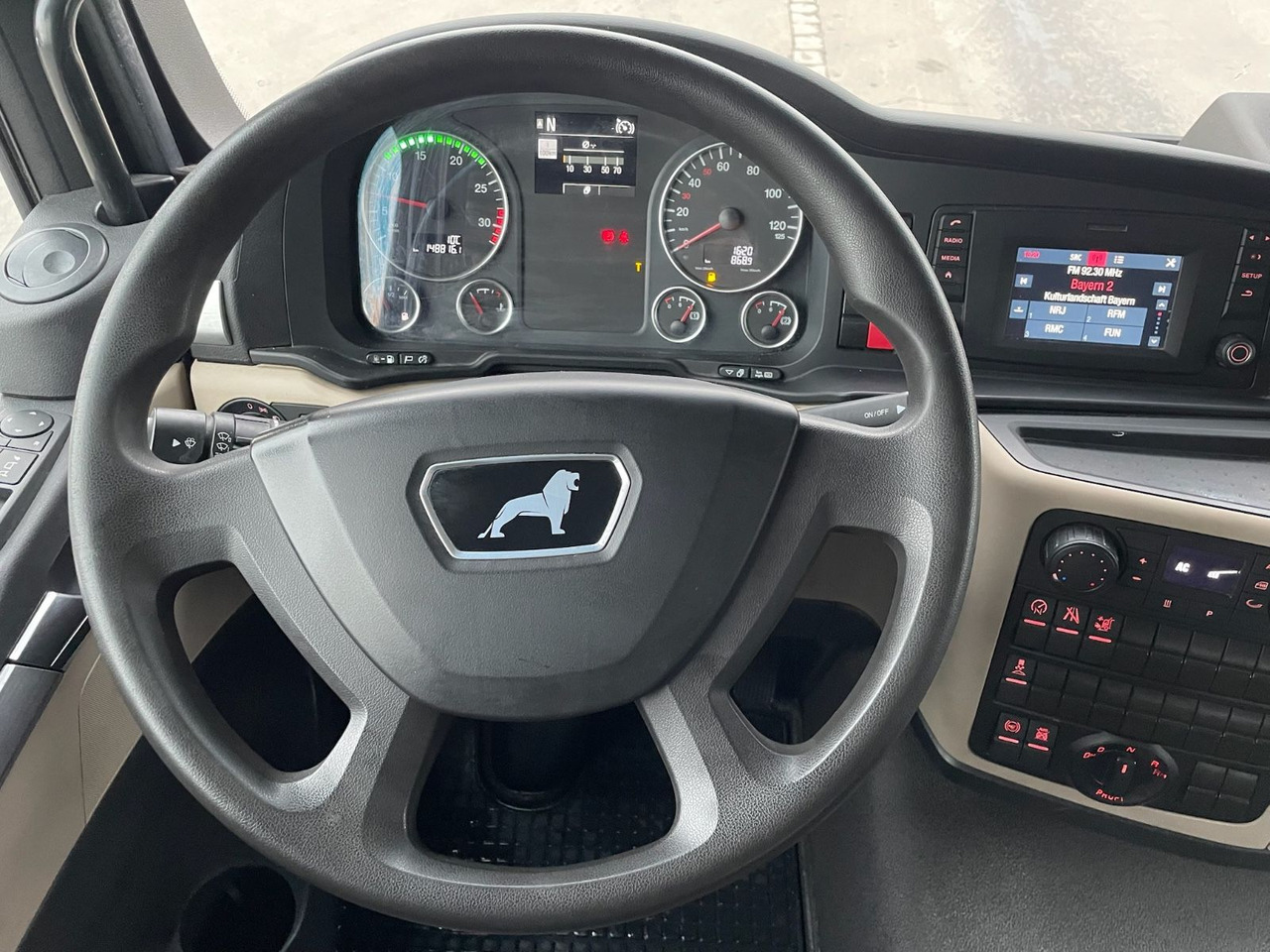 Dostavno vozilo sa zatvorenim sandukom MAN TGL 8.190 4x2 BL Koffer/LBW/PALFINGER/AC/EU6d: slika Dostavno vozilo sa zatvorenim sandukom MAN TGL 8.190 4x2 BL Koffer/LBW/PALFINGER/AC/EU6d Dostavno vozilo sa zatvorenim sandukom MAN TGL 8.190 4x2 BL Koffer/LBW/PALFINGER/AC/EU6d: slika Dostavno vozilo sa zatvorenim sandukom MAN TGL 8.190 4x2 BL Koffer/LBW/PALFINGER/AC/EU6d