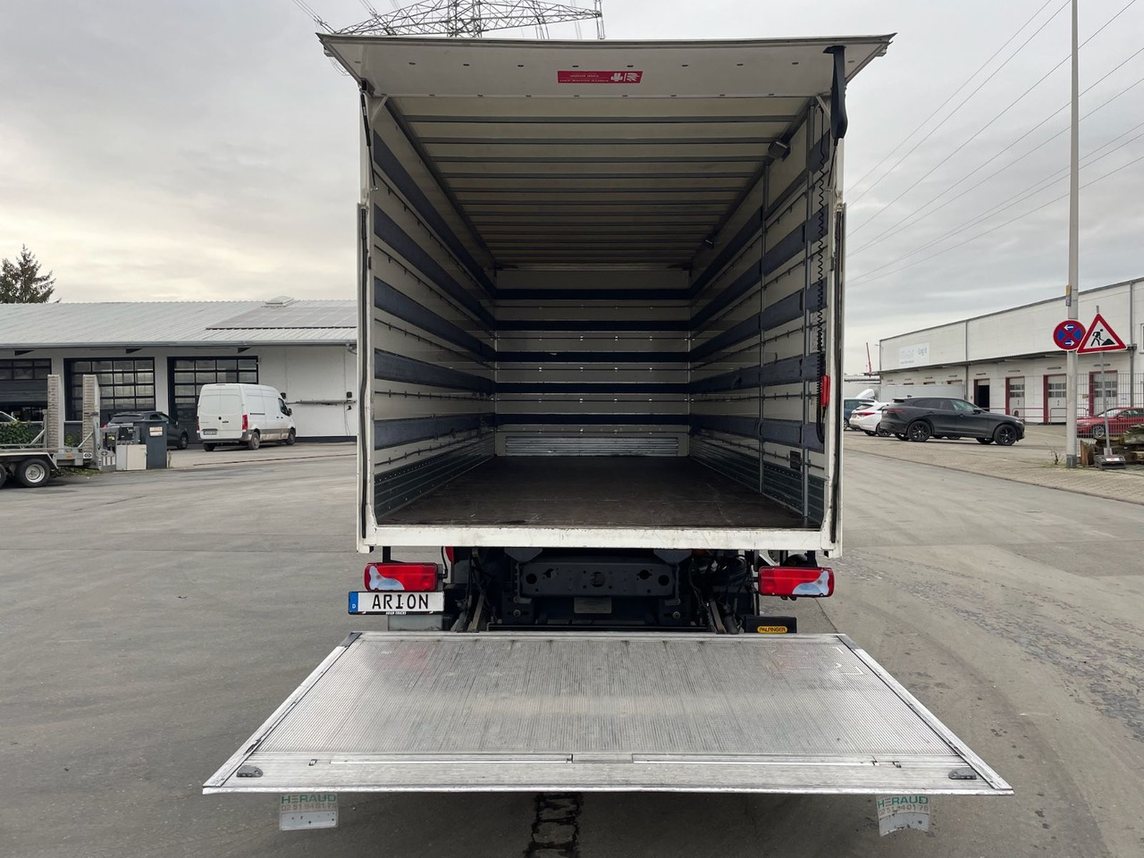 Dostavno vozilo sa zatvorenim sandukom MAN TGL 8.190 4x2 BL Koffer/LBW/PALFINGER/AC/EU6d: slika Dostavno vozilo sa zatvorenim sandukom MAN TGL 8.190 4x2 BL Koffer/LBW/PALFINGER/AC/EU6d Dostavno vozilo sa zatvorenim sandukom MAN TGL 8.190 4x2 BL Koffer/LBW/PALFINGER/AC/EU6d: slika Dostavno vozilo sa zatvorenim sandukom MAN TGL 8.190 4x2 BL Koffer/LBW/PALFINGER/AC/EU6d