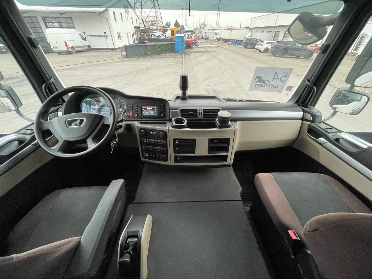 Dostavno vozilo sa zatvorenim sandukom MAN TGL 8.190 4x2 BL Koffer/LBW/PALFINGER/AC/EU6d: slika Dostavno vozilo sa zatvorenim sandukom MAN TGL 8.190 4x2 BL Koffer/LBW/PALFINGER/AC/EU6d Dostavno vozilo sa zatvorenim sandukom MAN TGL 8.190 4x2 BL Koffer/LBW/PALFINGER/AC/EU6d: slika Dostavno vozilo sa zatvorenim sandukom MAN TGL 8.190 4x2 BL Koffer/LBW/PALFINGER/AC/EU6d