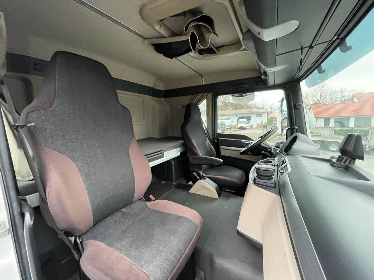 Dostavno vozilo sa zatvorenim sandukom MAN TGL 8.190 4x2 BL Koffer/LBW/PALFINGER/AC/EU6d: slika Dostavno vozilo sa zatvorenim sandukom MAN TGL 8.190 4x2 BL Koffer/LBW/PALFINGER/AC/EU6d Dostavno vozilo sa zatvorenim sandukom MAN TGL 8.190 4x2 BL Koffer/LBW/PALFINGER/AC/EU6d: slika Dostavno vozilo sa zatvorenim sandukom MAN TGL 8.190 4x2 BL Koffer/LBW/PALFINGER/AC/EU6d