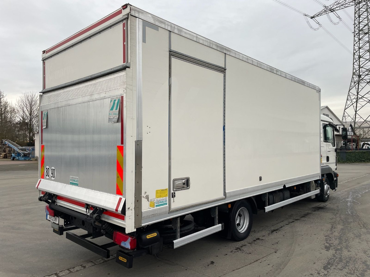 Dostavno vozilo sa zatvorenim sandukom MAN TGL 8.190 4x2 BL Koffer/LBW/PALFINGER/AC/EU6d: slika Dostavno vozilo sa zatvorenim sandukom MAN TGL 8.190 4x2 BL Koffer/LBW/PALFINGER/AC/EU6d Dostavno vozilo sa zatvorenim sandukom MAN TGL 8.190 4x2 BL Koffer/LBW/PALFINGER/AC/EU6d: slika Dostavno vozilo sa zatvorenim sandukom MAN TGL 8.190 4x2 BL Koffer/LBW/PALFINGER/AC/EU6d