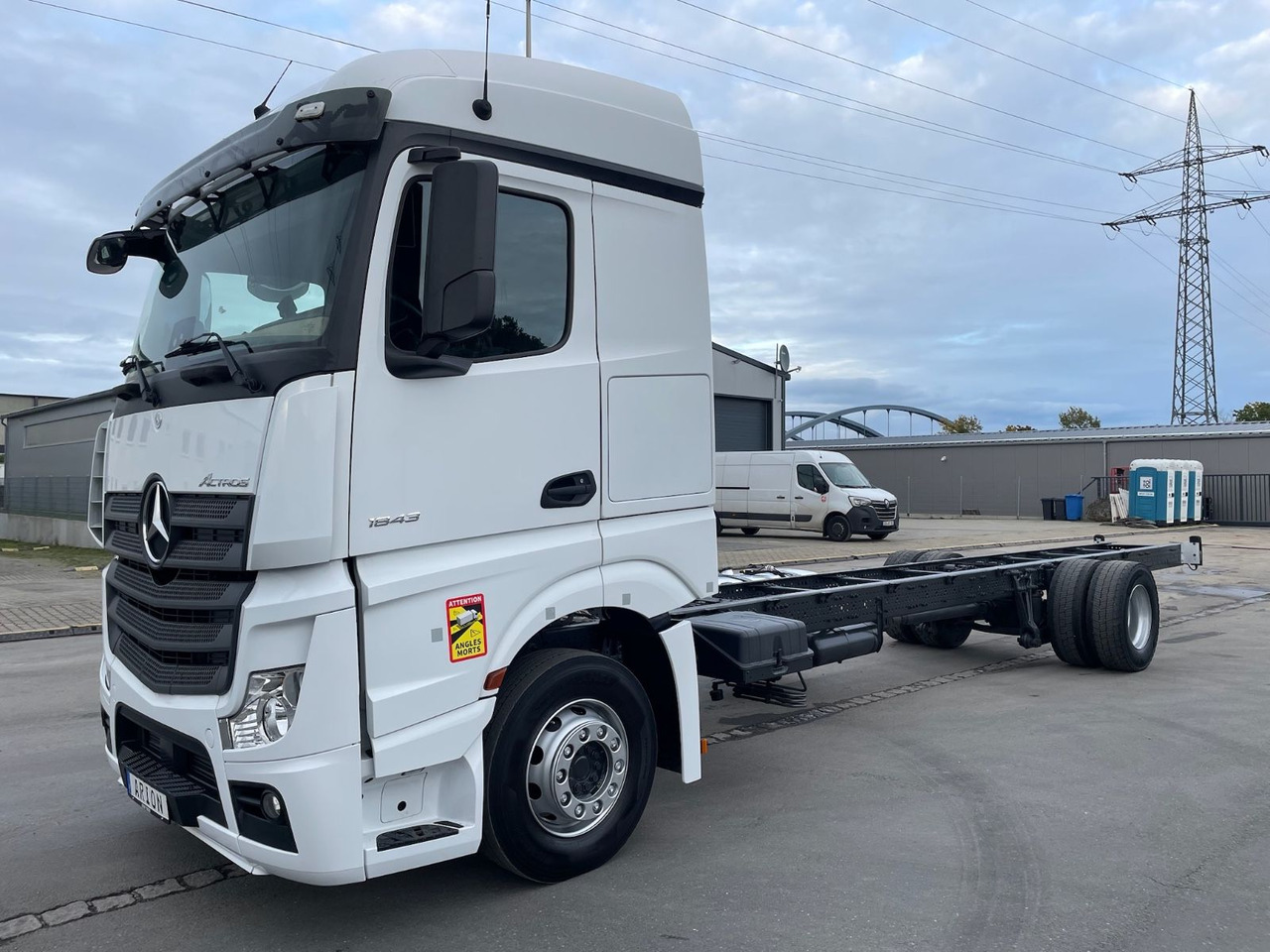 Mercedes-Benz Actros 4 1843 4x2 Fahrgestell/StandAC/ACC/EU6 - Kamion-šasija: slika Mercedes-Benz Actros 4 1843 4x2 Fahrgestell/StandAC/ACC/EU6 - Kamion-šasija Mercedes-Benz Actros 4 1843 4x2 Fahrgestell/StandAC/ACC/EU6 - Kamion-šasija: slika Mercedes-Benz Actros 4 1843 4x2 Fahrgestell/StandAC/ACC/EU6 - Kamion-šasija