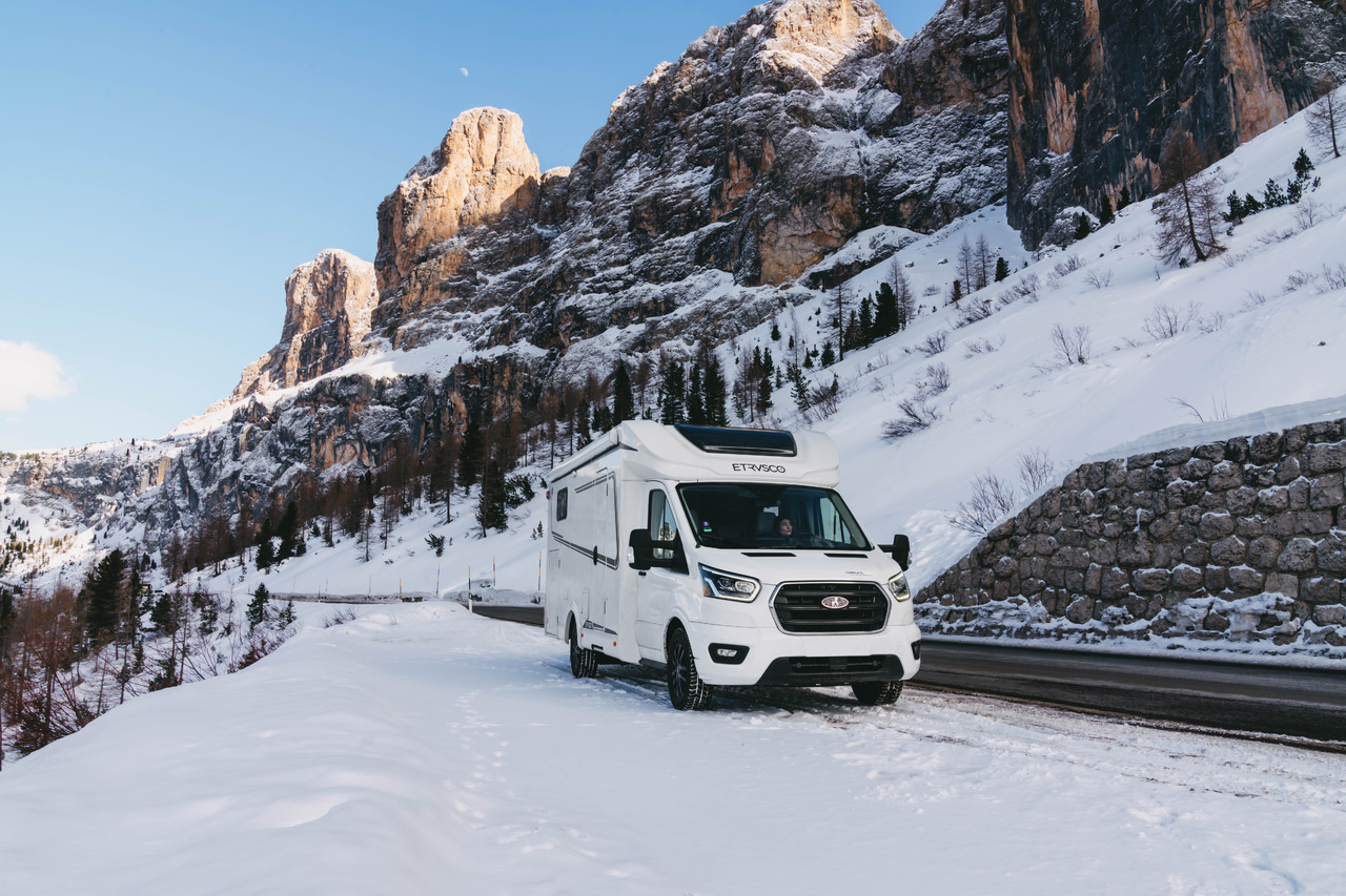 ETRUSCO Etrusco T 7.3 SF - Poluintegrirani kamper: slika ETRUSCO Etrusco T 7.3 SF - Poluintegrirani kamper ETRUSCO Etrusco T 7.3 SF - Poluintegrirani kamper: slika ETRUSCO Etrusco T 7.3 SF - Poluintegrirani kamper