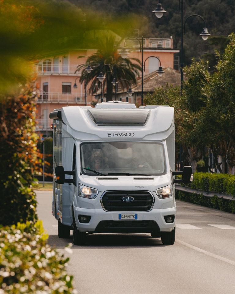 ETRUSCO Etrusco T 7.3 SF - Poluintegrirani kamper: slika ETRUSCO Etrusco T 7.3 SF - Poluintegrirani kamper ETRUSCO Etrusco T 7.3 SF - Poluintegrirani kamper: slika ETRUSCO Etrusco T 7.3 SF - Poluintegrirani kamper