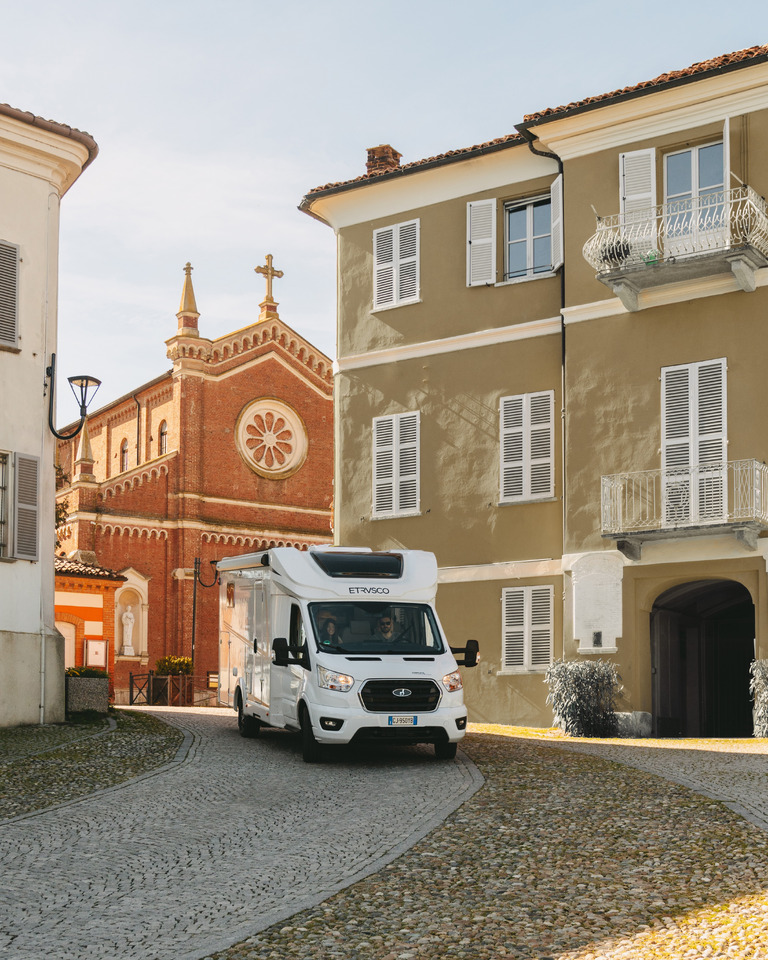 Etrusco T 7.3 QCF - Poluintegrirani kamper: slika Etrusco T 7.3 QCF - Poluintegrirani kamper Etrusco T 7.3 QCF - Poluintegrirani kamper: slika Etrusco T 7.3 QCF - Poluintegrirani kamper