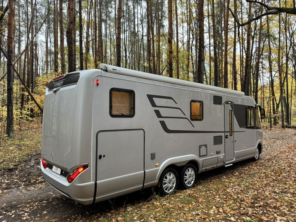 HYMER / ERIBA BML880 - Integrirani kamper: slika HYMER / ERIBA BML880 - Integrirani kamper HYMER / ERIBA BML880 - Integrirani kamper: slika HYMER / ERIBA BML880 - Integrirani kamper