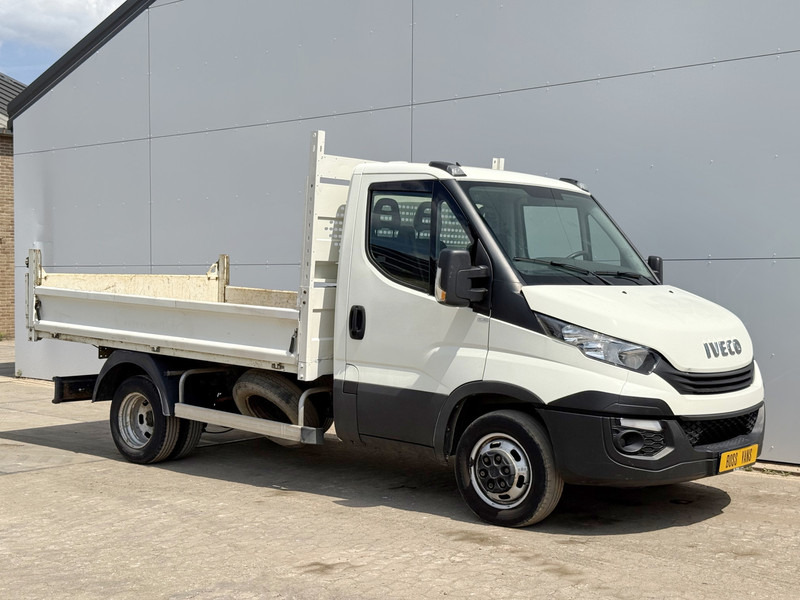 Iveco Daily 35C12 2.3 Kipper Dubbellucht Trekhaak Airco Cruise Control Lucht Geveerde Stoel - Mali kamion kiper: slika Iveco Daily 35C12 2.3 Kipper Dubbellucht Trekhaak Airco Cruise Control Lucht Geveerde Stoel - Mali kamion kiper Iveco Daily 35C12 2.3 Kipper Dubbellucht Trekhaak Airco Cruise Control Lucht Geveerde Stoel - Mali kamion kiper: slika Iveco Daily 35C12 2.3 Kipper Dubbellucht Trekhaak Airco Cruise Control Lucht Geveerde Stoel - Mali kamion kiper