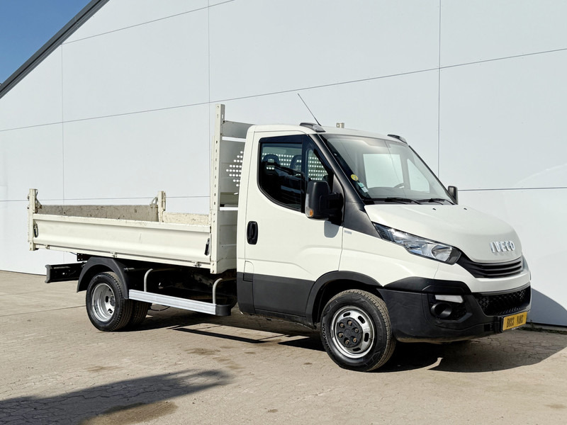 Iveco Daily 35C12 2.3 Kipper Dubbellucht Trekhaak Airco Cruise Control Lucht Geveerde Stoel - Mali kamion kiper: slika Iveco Daily 35C12 2.3 Kipper Dubbellucht Trekhaak Airco Cruise Control Lucht Geveerde Stoel - Mali kamion kiper Iveco Daily 35C12 2.3 Kipper Dubbellucht Trekhaak Airco Cruise Control Lucht Geveerde Stoel - Mali kamion kiper: slika Iveco Daily 35C12 2.3 Kipper Dubbellucht Trekhaak Airco Cruise Control Lucht Geveerde Stoel - Mali kamion kiper