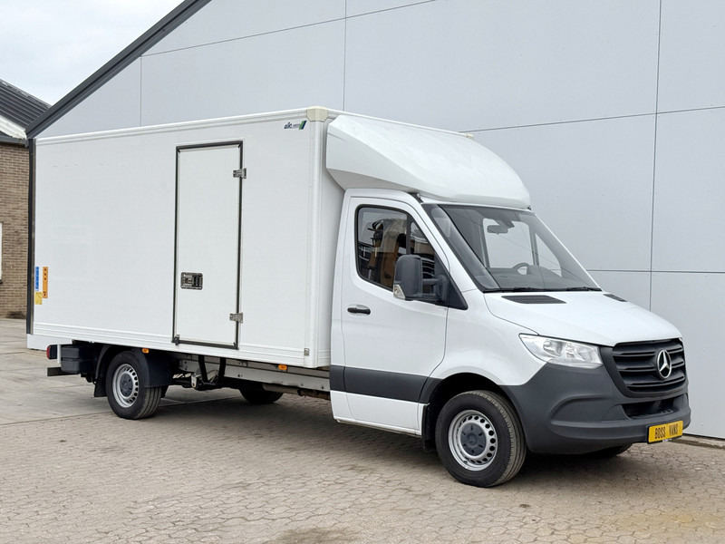 Mercedes-Benz Sprinter 315 1.9 CDI Automaat Laadklep Airco Cruise Control Carplay Bakwagen Meubelbak Koffer - Dostavno vozilo sa zatvorenim sandukom: slika Mercedes-Benz Sprinter 315 1.9 CDI Automaat Laadklep Airco Cruise Control Carplay Bakwagen Meubelbak Koffer - Dostavno vozilo sa zatvorenim sandukom Mercedes-Benz Sprinter 315 1.9 CDI Automaat Laadklep Airco Cruise Control Carplay Bakwagen Meubelbak Koffer - Dostavno vozilo sa zatvorenim sandukom: slika Mercedes-Benz Sprinter 315 1.9 CDI Automaat Laadklep Airco Cruise Control Carplay Bakwagen Meubelbak Koffer - Dostavno vozilo sa zatvorenim sandukom