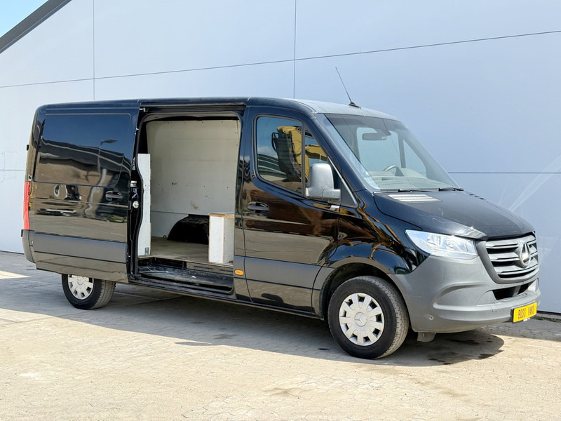 Mercedes-Benz Sprinter 316 CDI Automaat L2H2 Climate Control Cruise Control Camera Trekhaak 3.5 Ton Trekgewicht - Furgon: slika Mercedes-Benz Sprinter 316 CDI Automaat L2H2 Climate Control Cruise Control Camera Trekhaak 3.5 Ton Trekgewicht - Furgon Mercedes-Benz Sprinter 316 CDI Automaat L2H2 Climate Control Cruise Control Camera Trekhaak 3.5 Ton Trekgewicht - Furgon: slika Mercedes-Benz Sprinter 316 CDI Automaat L2H2 Climate Control Cruise Control Camera Trekhaak 3.5 Ton Trekgewicht - Furgon