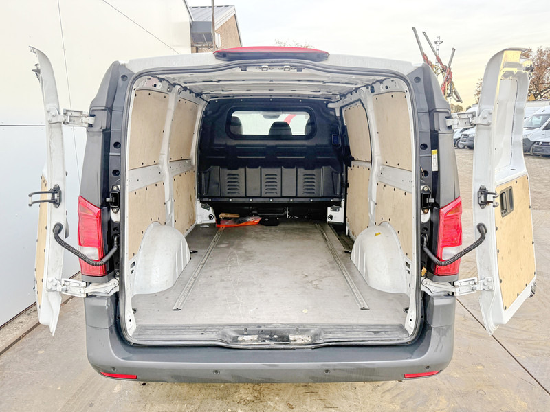 Mali kombi Mercedes-Benz Vito 116 1.9 CDI L2H1 Climate Control Cruise Control Camera Navigatie Stoelverwarming Parkeersensoren voor achter: slika Mali kombi Mercedes-Benz Vito 116 1.9 CDI L2H1 Climate Control Cruise Control Camera Navigatie Stoelverwarming Parkeersensoren voor achter