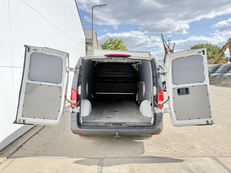 Mali kombi Mercedes-Benz Vito 116 CDI Automaat L3 Climate Control Cruise Control Trekhaak Navigatie Camera Parkeersensoren voor achter: slika Mali kombi Mercedes-Benz Vito 116 CDI Automaat L3 Climate Control Cruise Control Trekhaak Navigatie Camera Parkeersensoren voor achter