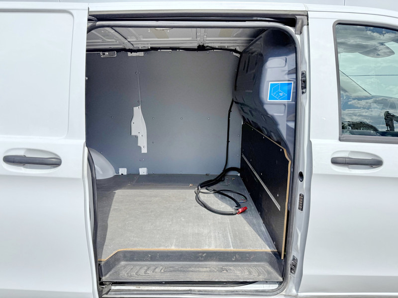 Mali kombi Mercedes-Benz Vito 116 CDI Automaat L3 Climate Control Cruise Control Trekhaak Navigatie Camera Parkeersensoren voor achter: slika Mali kombi Mercedes-Benz Vito 116 CDI Automaat L3 Climate Control Cruise Control Trekhaak Navigatie Camera Parkeersensoren voor achter