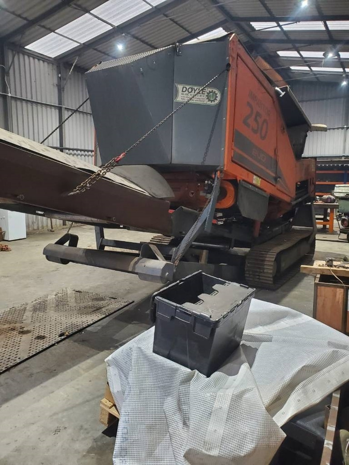 Arjes 250 Evo - Mobilna drobilica: slika Arjes 250 Evo - Mobilna drobilica Arjes 250 Evo - Mobilna drobilica: slika Arjes 250 Evo - Mobilna drobilica