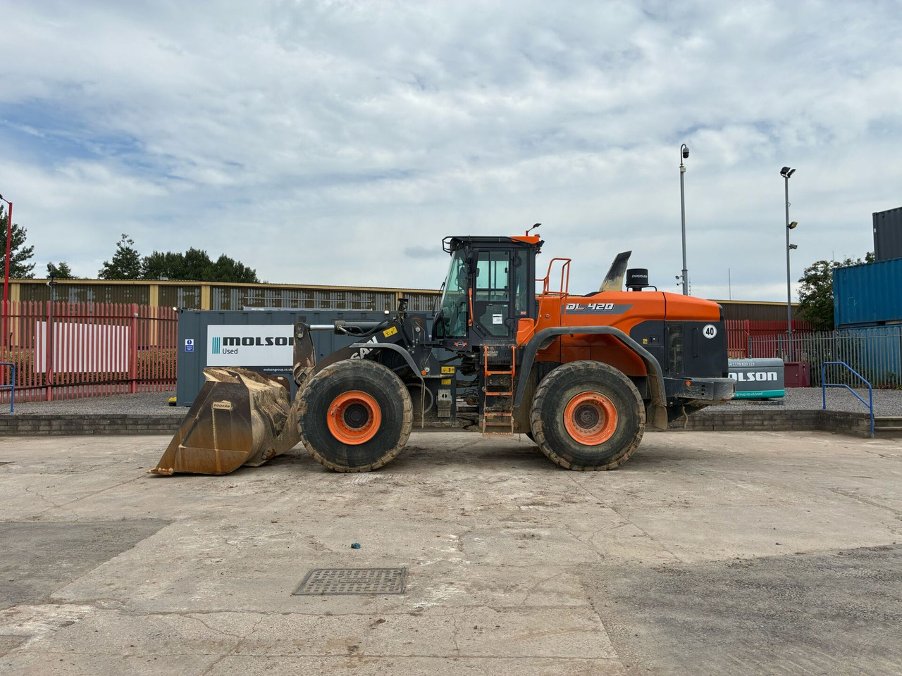 Doosan DL420 - Utovarivač na kotačima: slika Doosan DL420 - Utovarivač na kotačima Doosan DL420 - Utovarivač na kotačima: slika Doosan DL420 - Utovarivač na kotačima