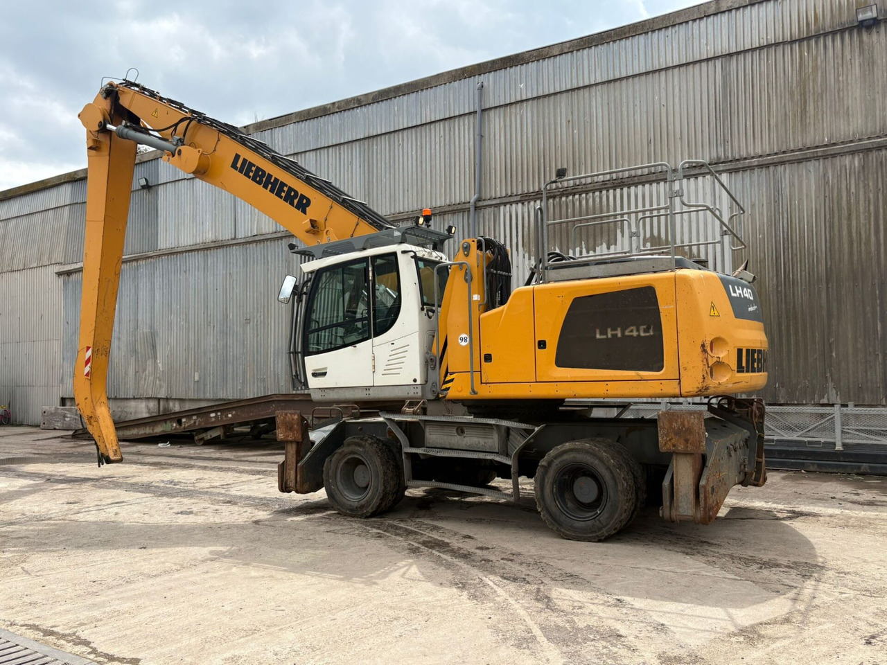 Liebherr LH40M Litronic - Stroj za rukovanje otpadom: slika Liebherr LH40M Litronic - Stroj za rukovanje otpadom Liebherr LH40M Litronic - Stroj za rukovanje otpadom: slika Liebherr LH40M Litronic - Stroj za rukovanje otpadom