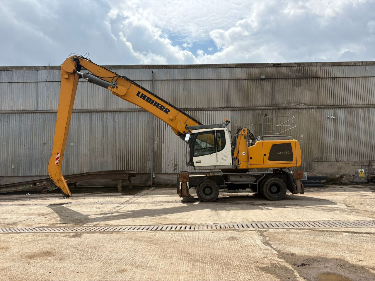 Liebherr LH40M Litronic - Stroj za rukovanje otpadom: slika Liebherr LH40M Litronic - Stroj za rukovanje otpadom Liebherr LH40M Litronic - Stroj za rukovanje otpadom: slika Liebherr LH40M Litronic - Stroj za rukovanje otpadom