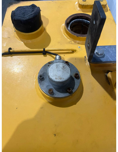 Liebherr - Spremnik goriva: slika Liebherr - Spremnik goriva Liebherr - Spremnik goriva: slika Liebherr - Spremnik goriva