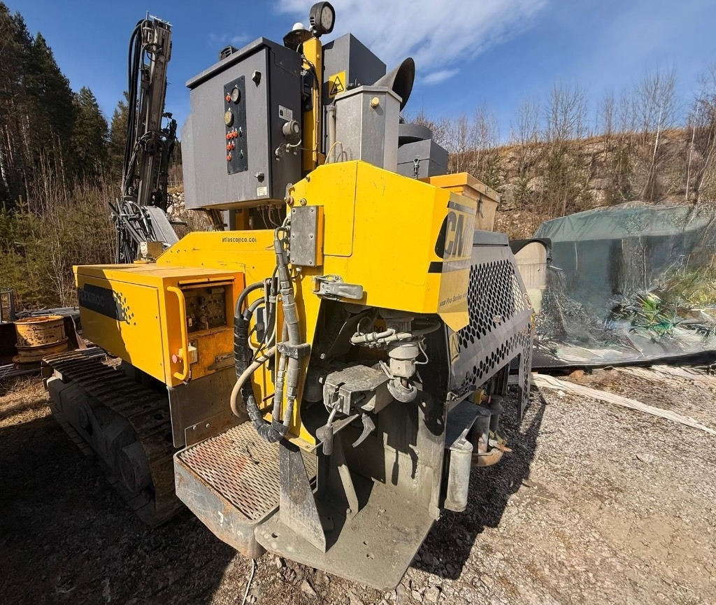 Atlas Copco FLEXIROC T30 R-03 - Platforma za bušenje: slika Atlas Copco FLEXIROC T30 R-03 - Platforma za bušenje Atlas Copco FLEXIROC T30 R-03 - Platforma za bušenje: slika Atlas Copco FLEXIROC T30 R-03 - Platforma za bušenje