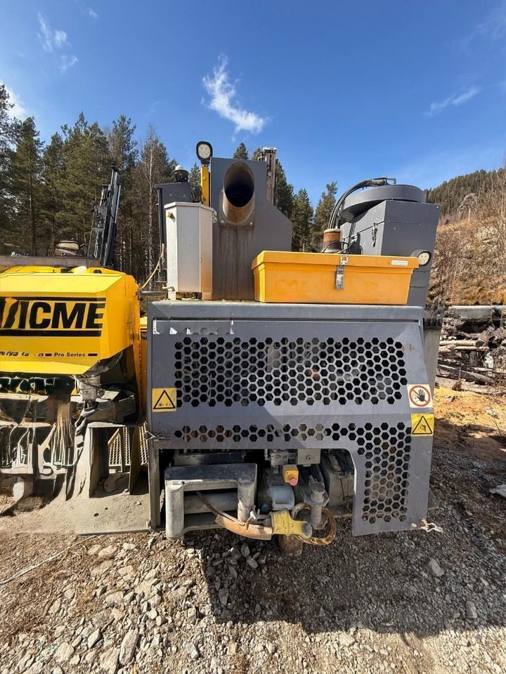 Atlas Copco FLEXIROC T30 R-03 - Platforma za bušenje: slika Atlas Copco FLEXIROC T30 R-03 - Platforma za bušenje Atlas Copco FLEXIROC T30 R-03 - Platforma za bušenje: slika Atlas Copco FLEXIROC T30 R-03 - Platforma za bušenje