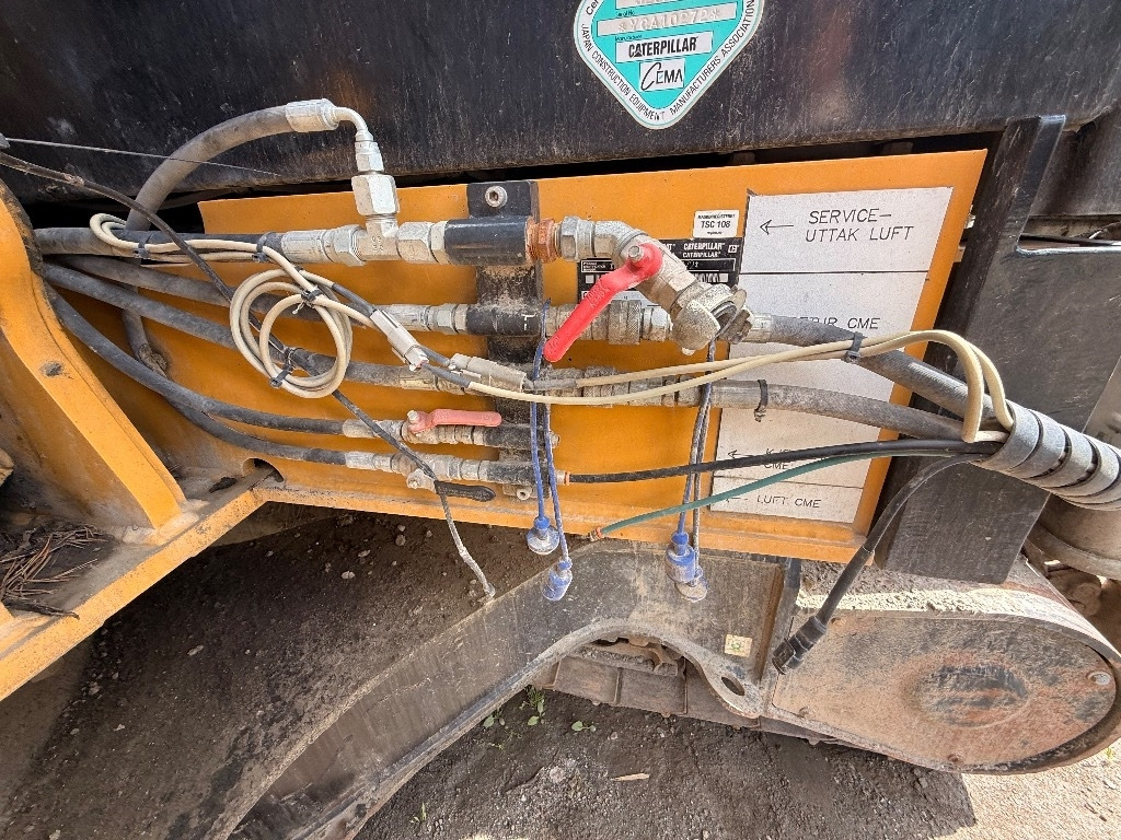 Bager CAT 325 FL CR: slika Bager CAT 325 FL CR