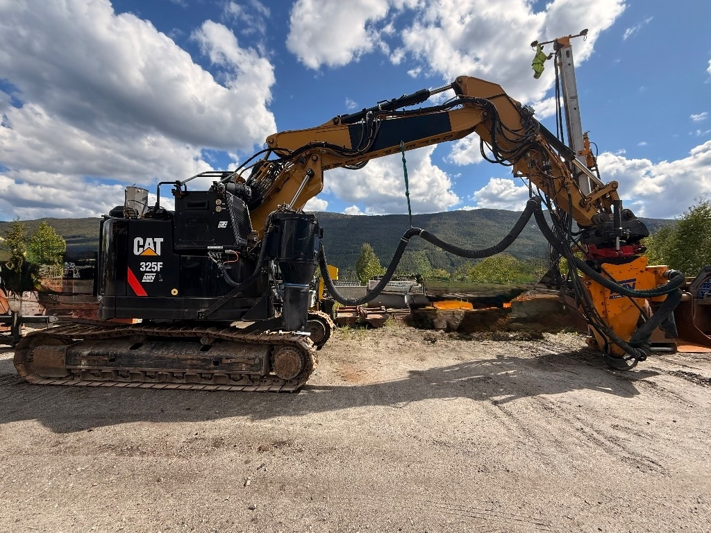 CAT 325 FL CR - Bager: slika CAT 325 FL CR - Bager CAT 325 FL CR - Bager: slika CAT 325 FL CR - Bager