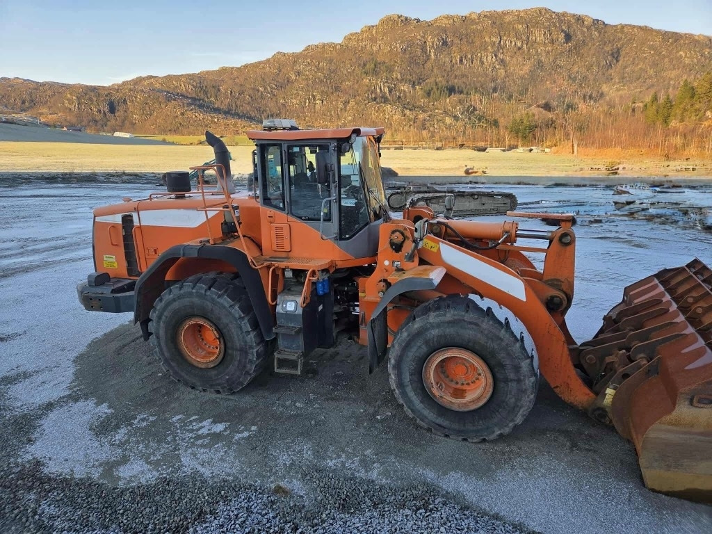 Doosan DL 450-5 - Utovarivač na kotačima: slika Doosan DL 450-5 - Utovarivač na kotačima Doosan DL 450-5 - Utovarivač na kotačima: slika Doosan DL 450-5 - Utovarivač na kotačima