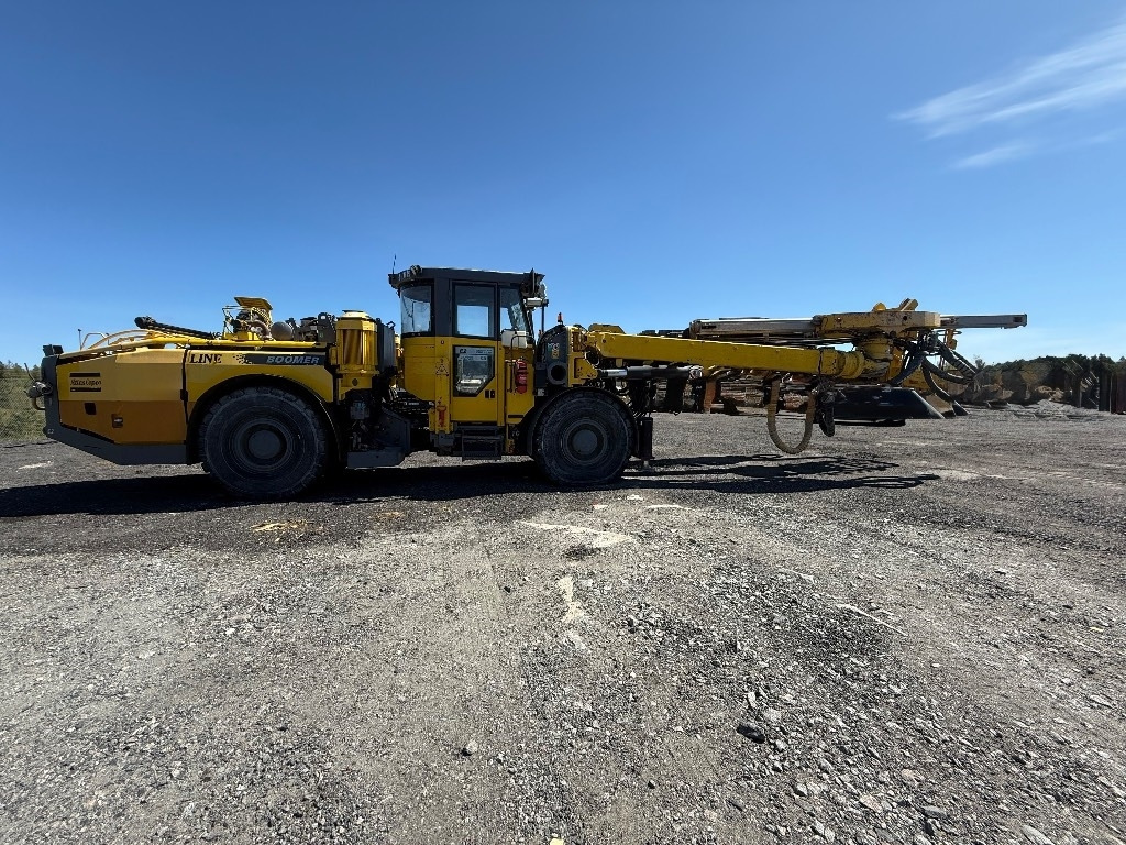 Epiroc BOOMER E2C - Stroj za bušenje tunela: slika Epiroc BOOMER E2C - Stroj za bušenje tunela Epiroc BOOMER E2C - Stroj za bušenje tunela: slika Epiroc BOOMER E2C - Stroj za bušenje tunela